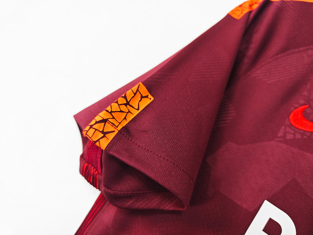 FC Barcelona 17/18 Tercera "Guinda"