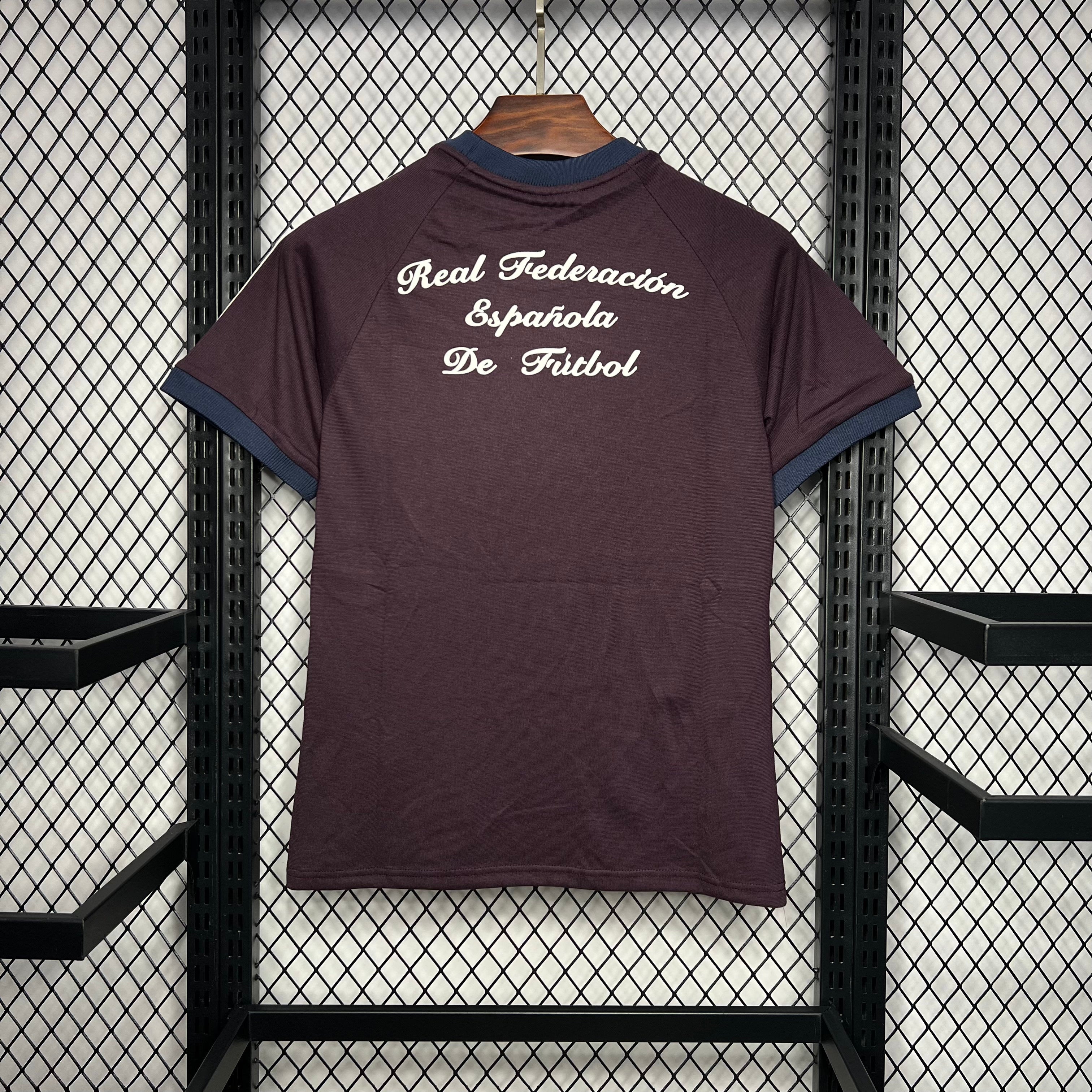 España 2024 Estilo retro morado