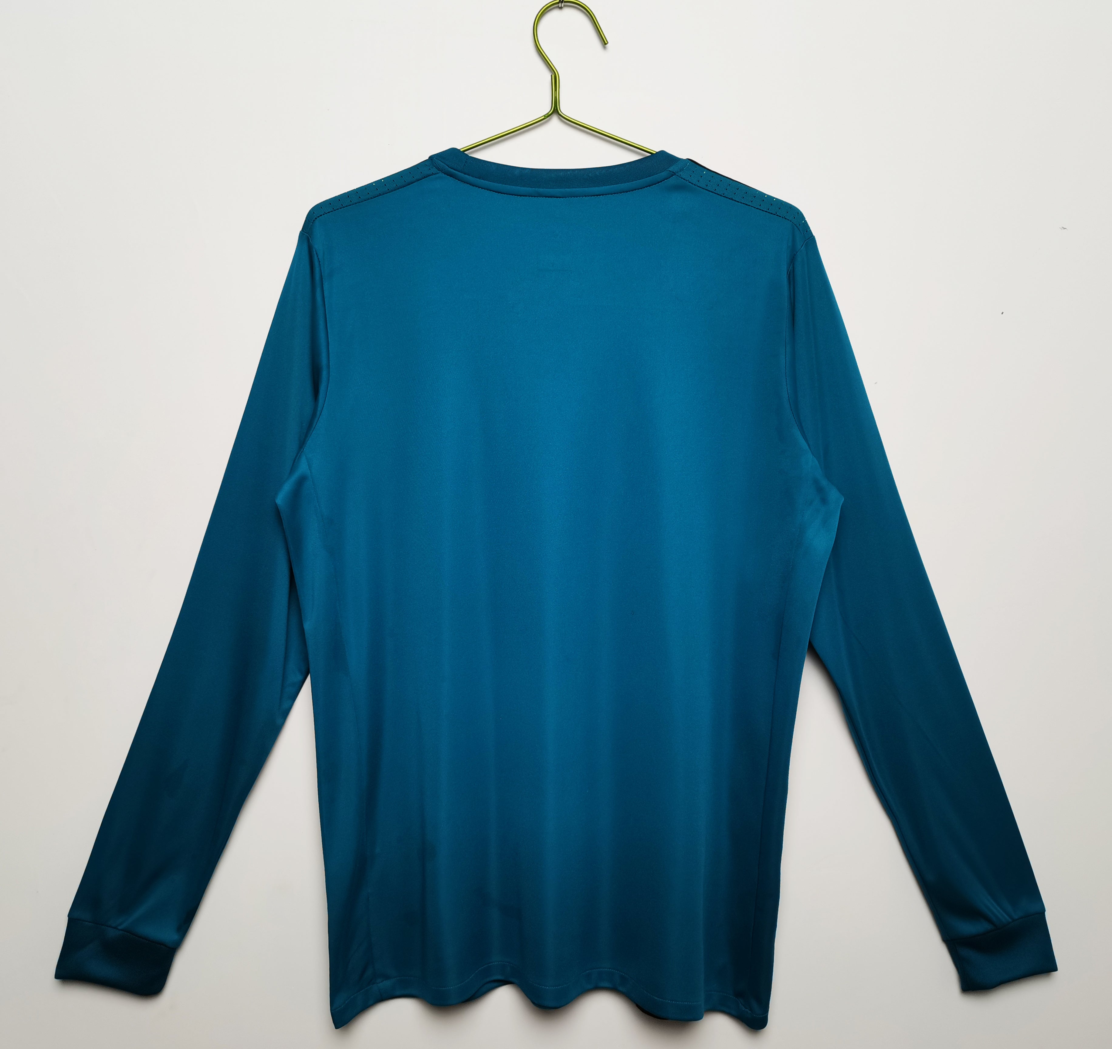 Real Madrid 17/18 Tercera equipacion