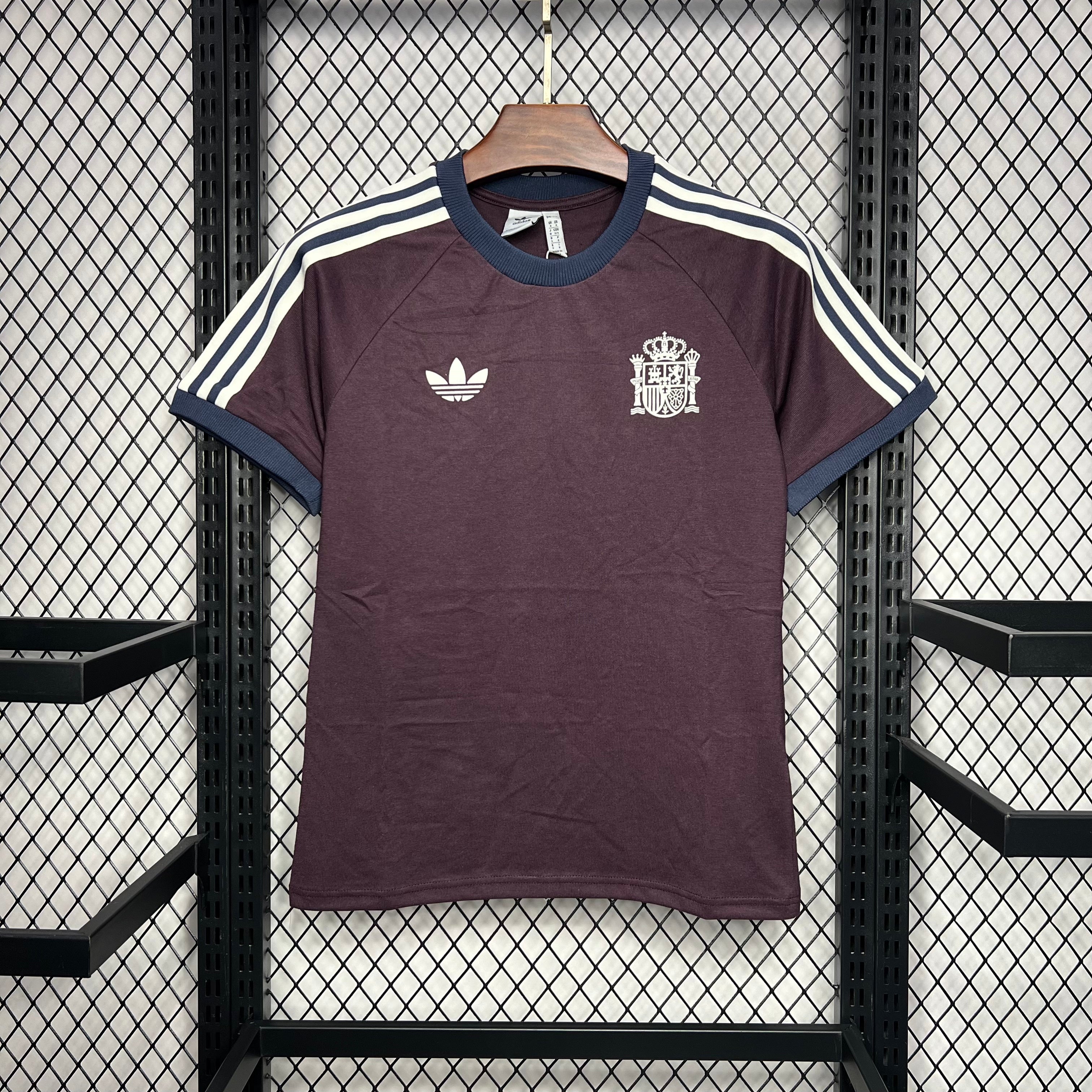 España 2024 Estilo retro morado