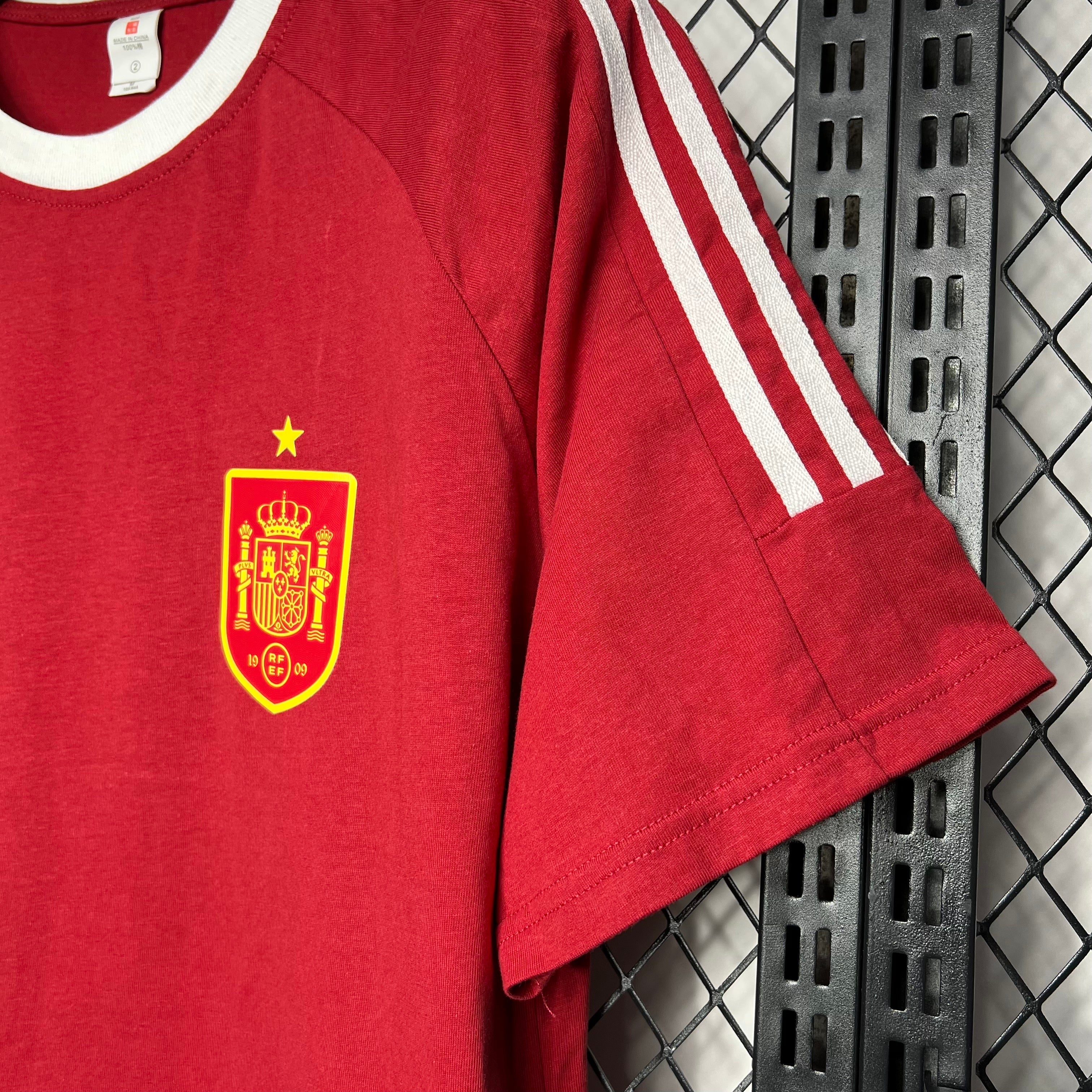 España 2024 Estilo retro roja