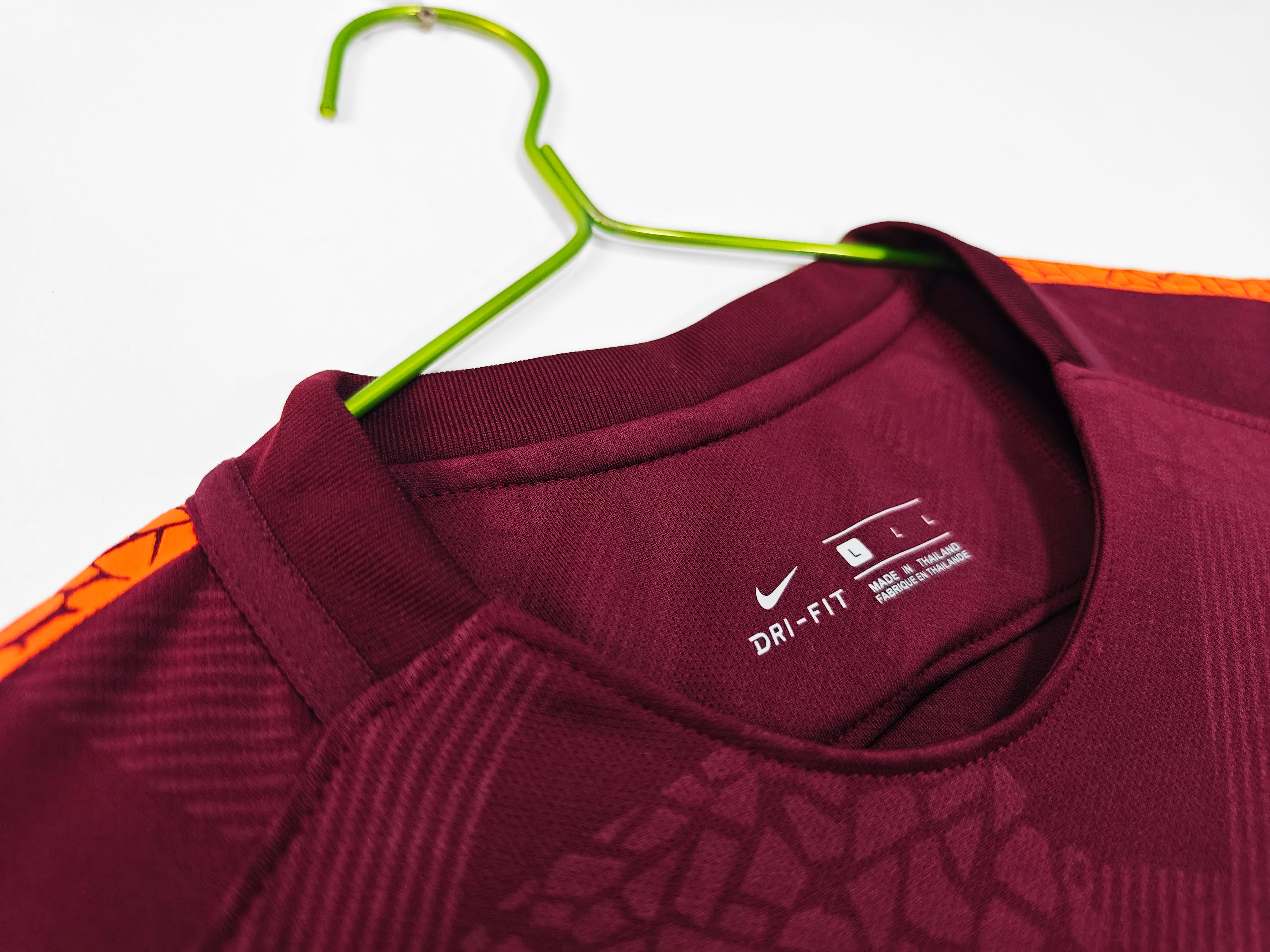 FC Barcelona 17/18 Tercera "Guinda"