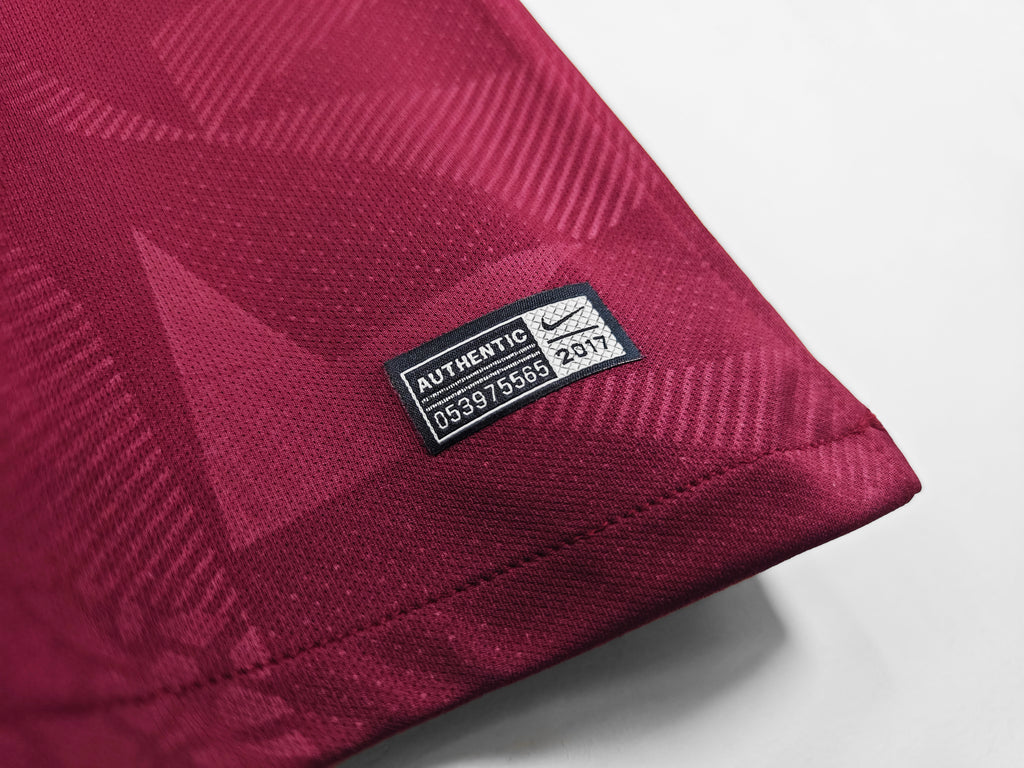 FC Barcelona 17/18 Tercera "Guinda"