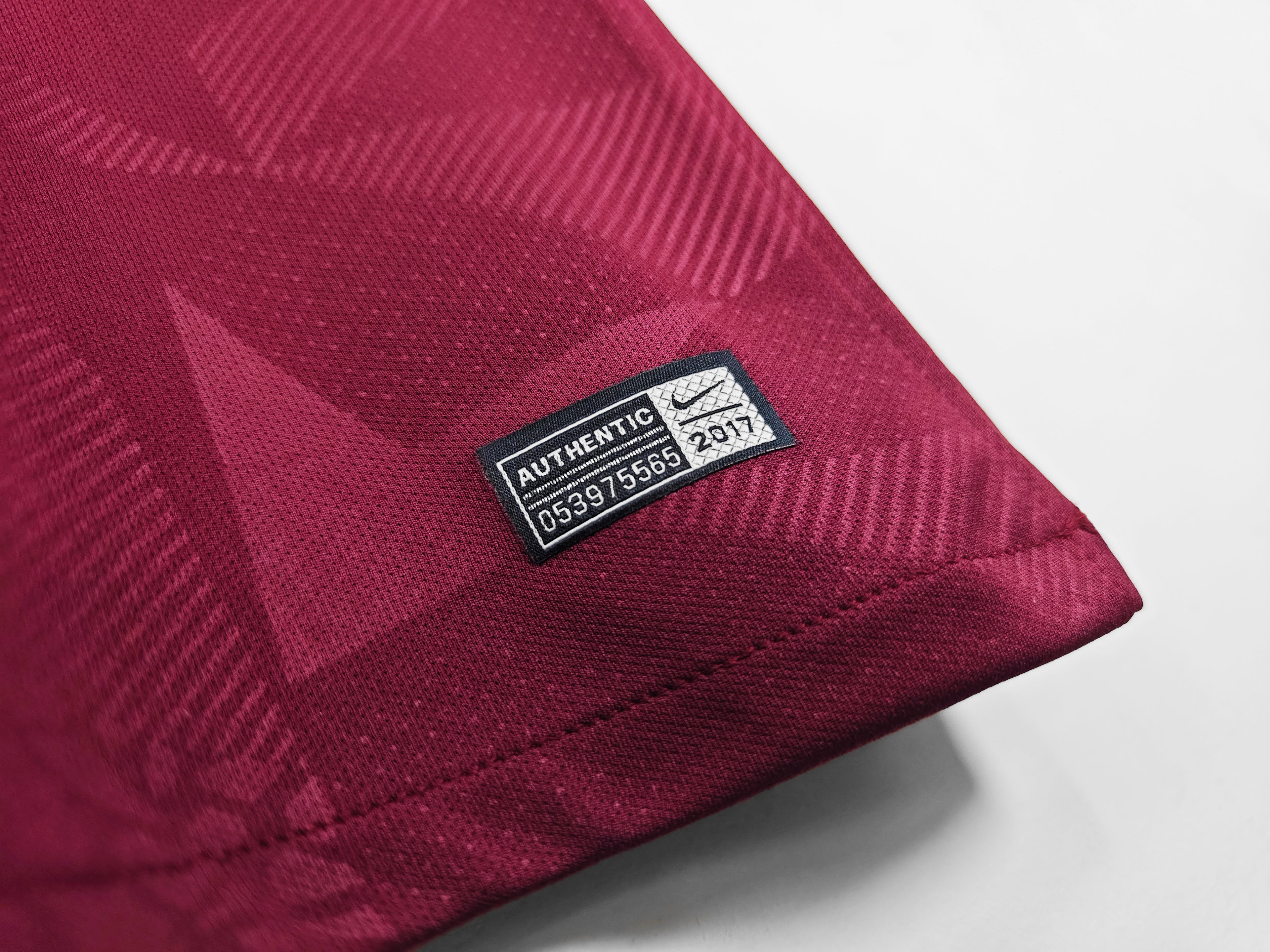 FC Barcelona 17/18 Tercera "Guinda"